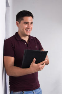 fotografo-cuernavaca-sesion-perfil-ejecutivo-ivan-tablet